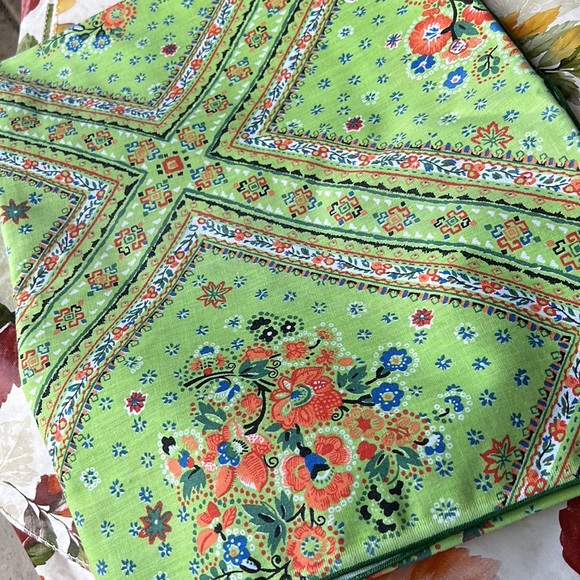 Tablecloth - Picture 2 of 4